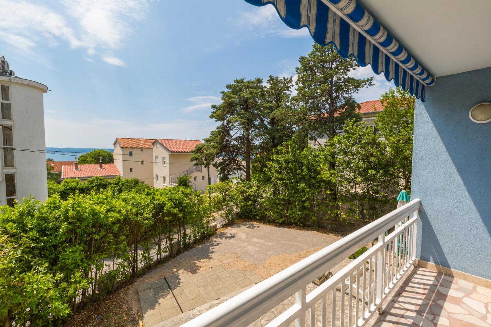 Podvezanec Apartment Dramalj Exterior photo