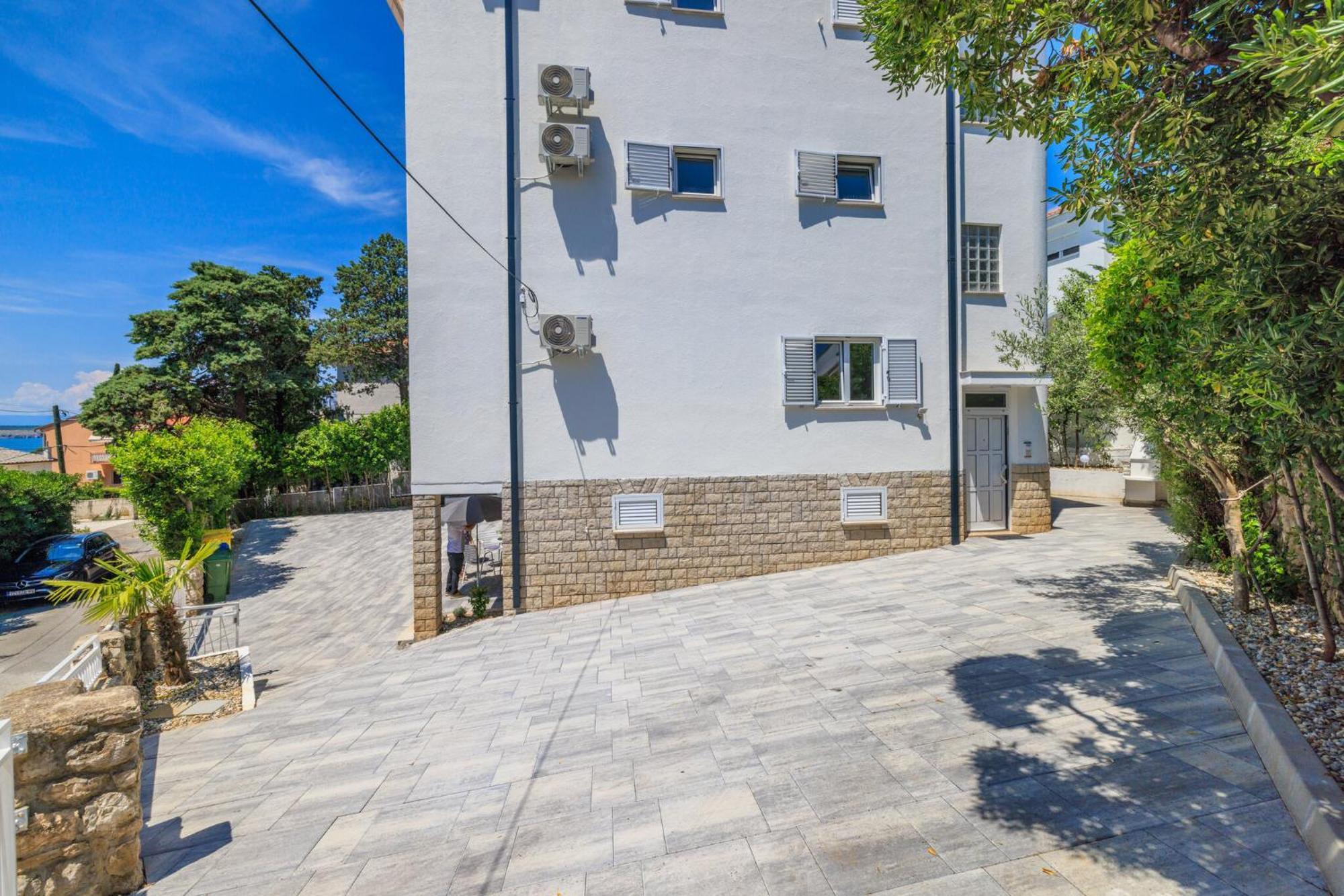 Podvezanec Apartment Dramalj Exterior photo